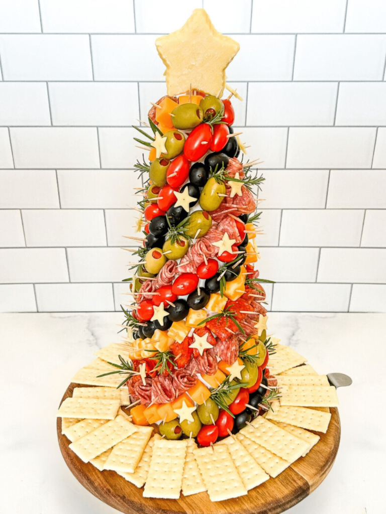 20 Festive Christmas Charcuterie Board Ideas 20 image 3