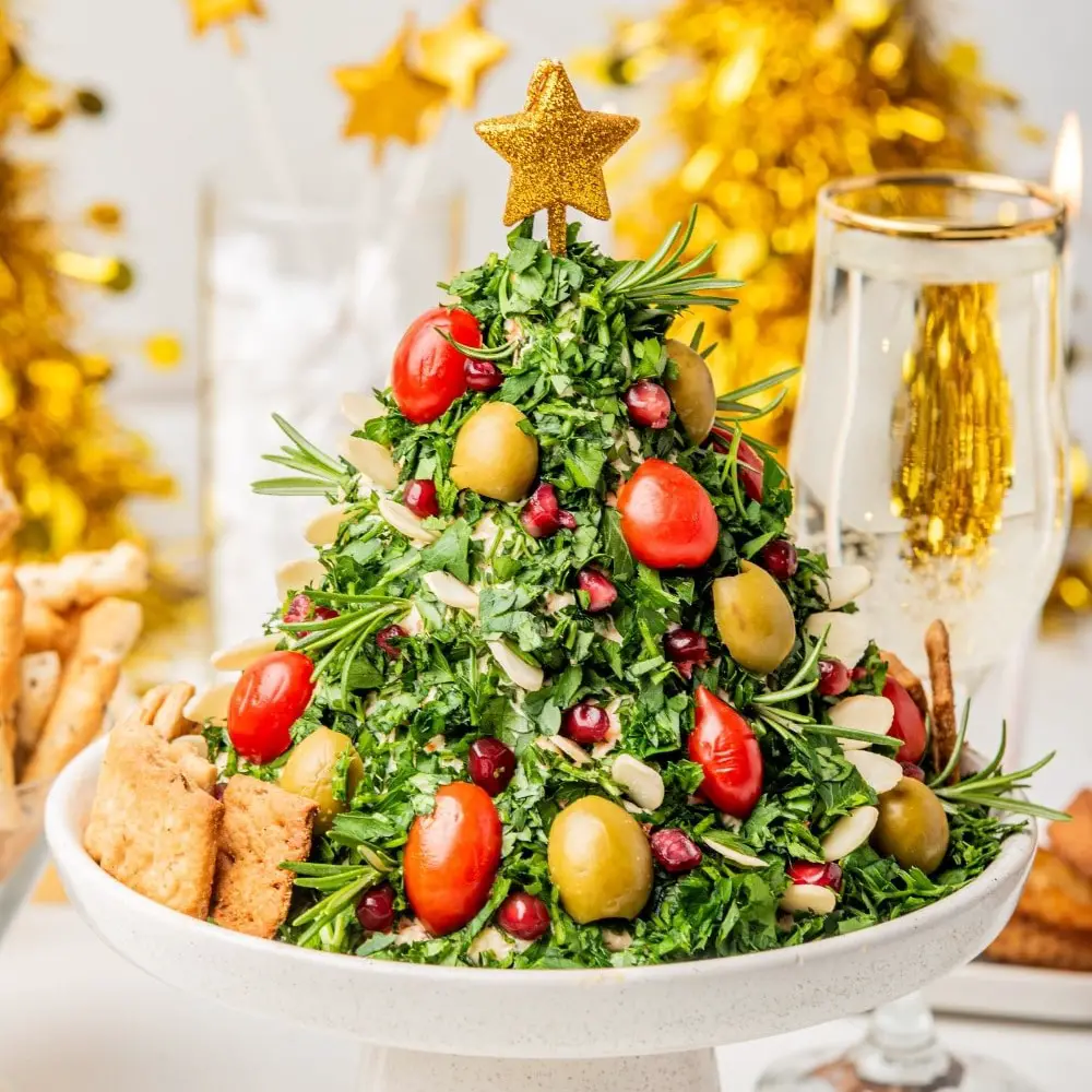 20 Festive Christmas Charcuterie Board Ideas 7 image 4